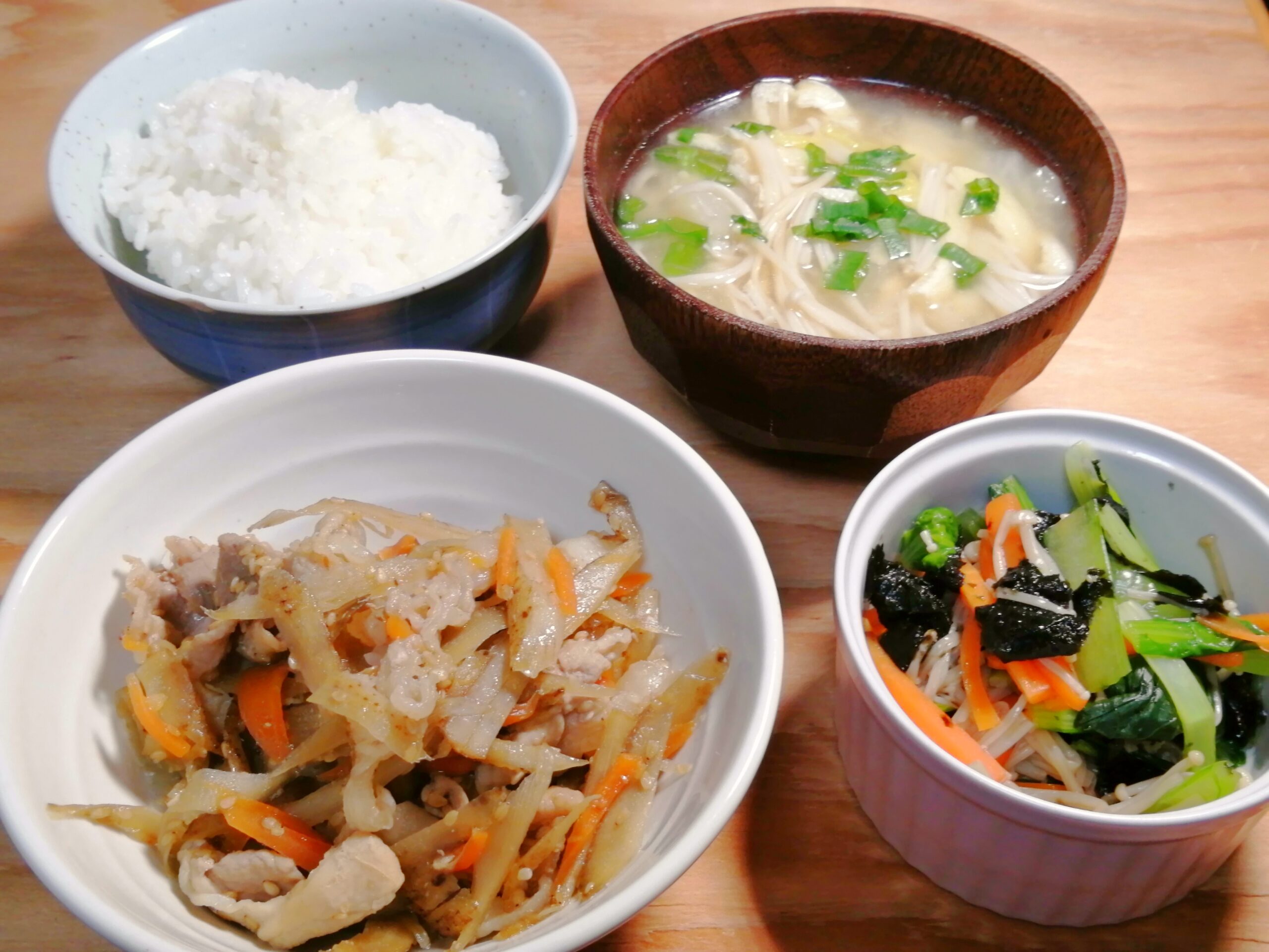 めんつゆで豚肉のしぐれ煮風と小松菜の和え物定食